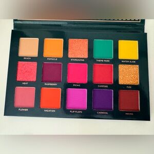 New ACE BEAUTE Nostalgia Eyeshadow Palette - New in box